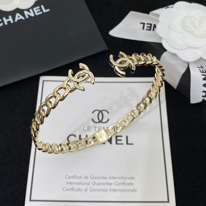 18K Interlocking  Chanel Cuff Logo Choker Necklaces