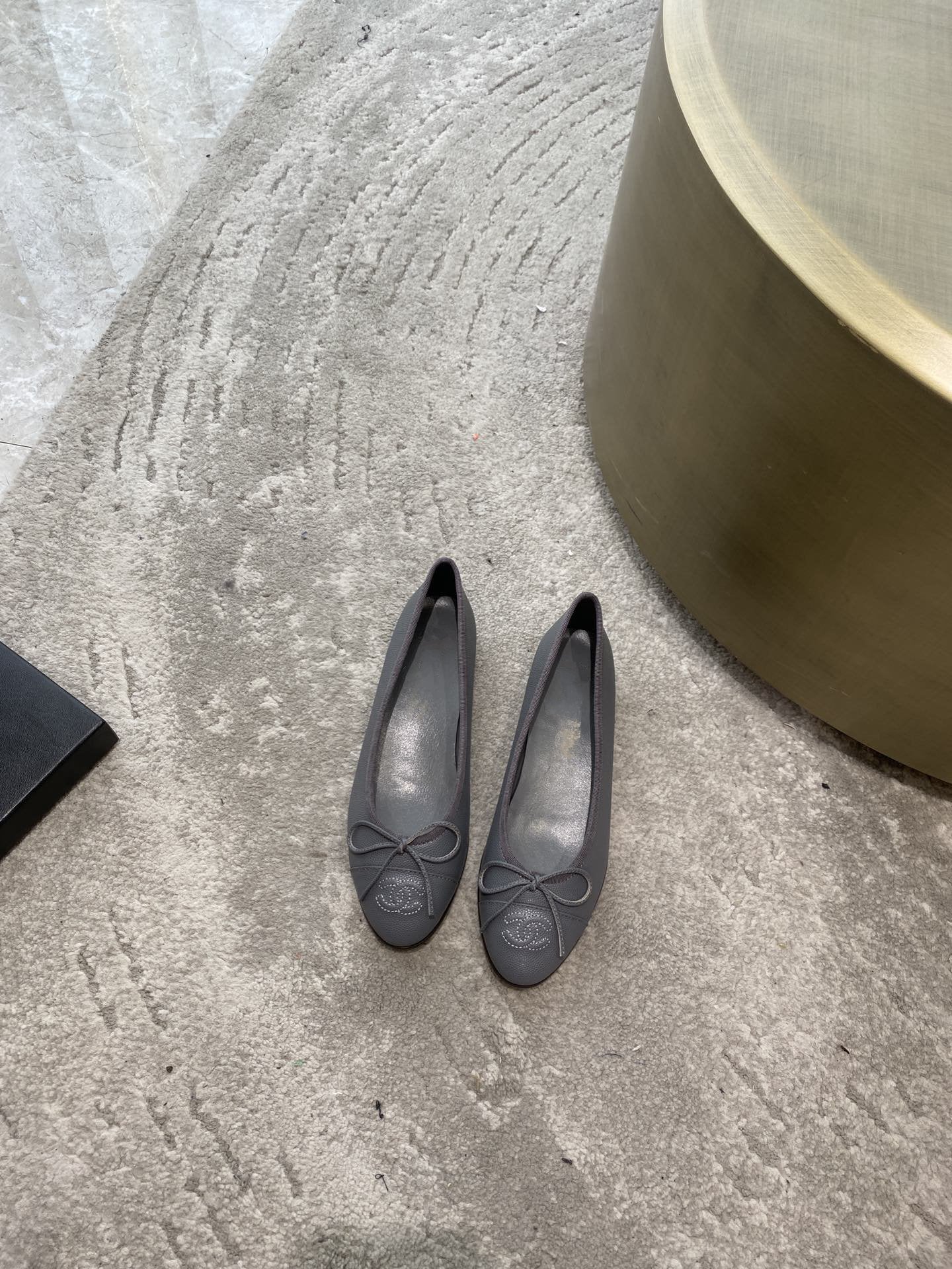 CHANEL BALLET FLATS GREY GRAINED CALFSKIN
