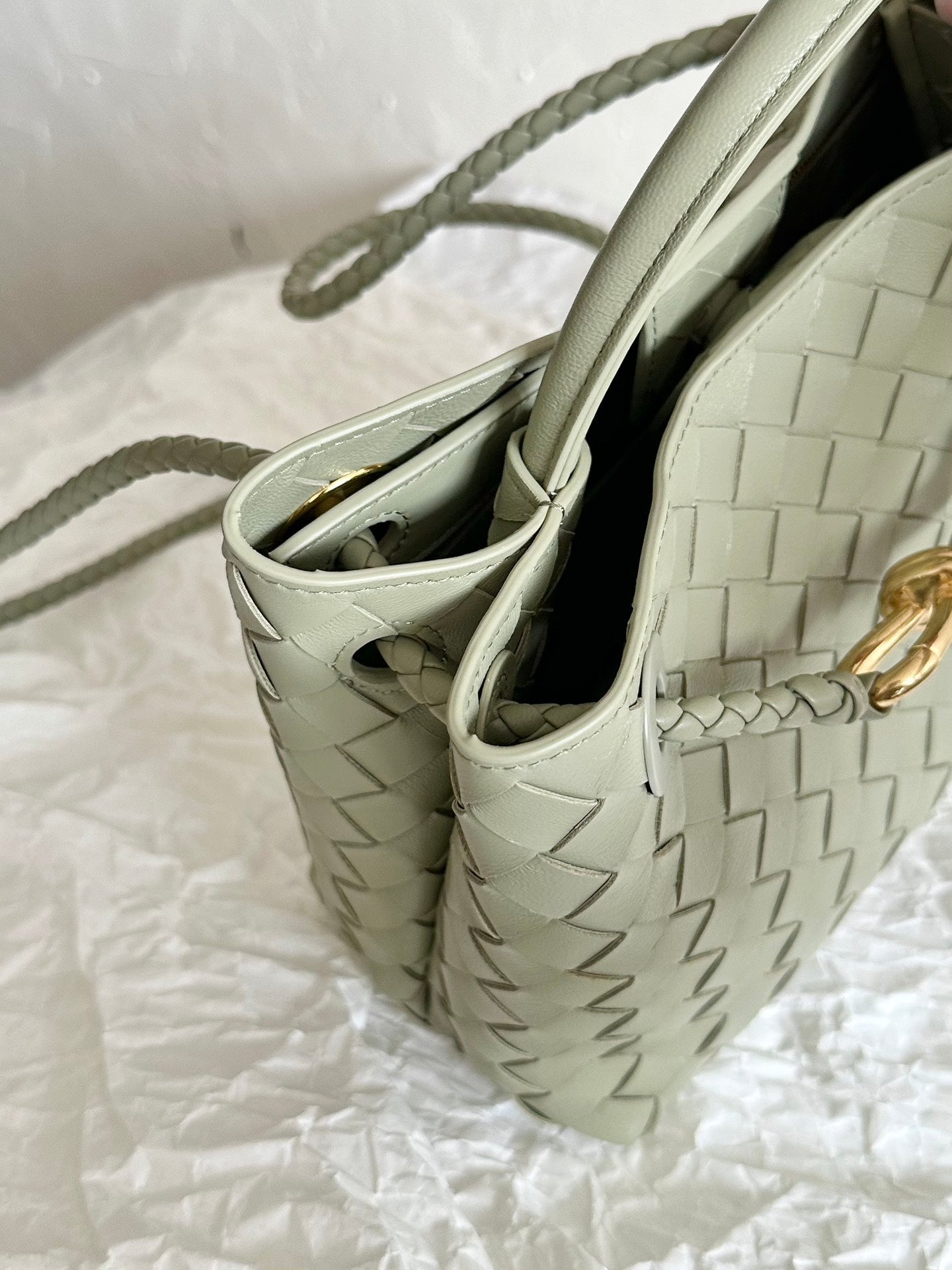 BOTTEGA VENETA SMALL ANDIAMO 25CM LIGHT GREEN LAMBSKIN