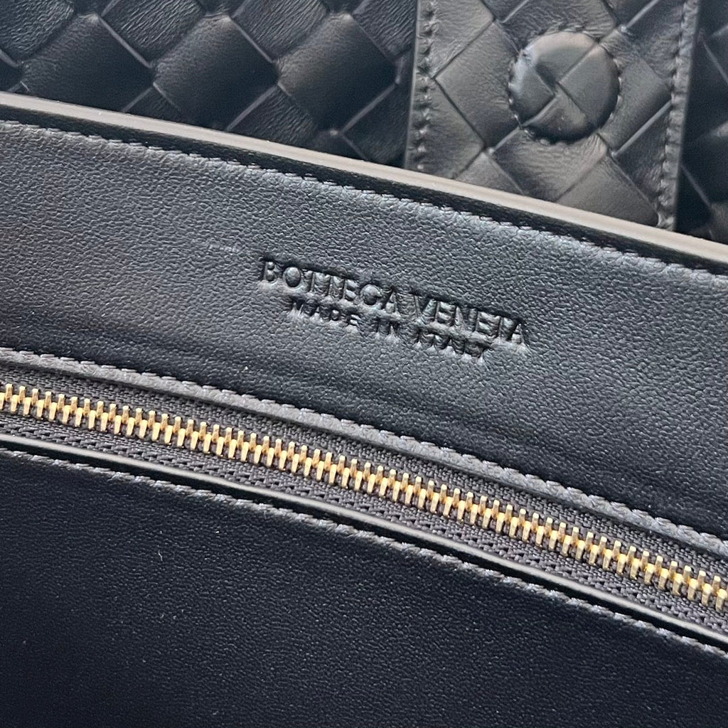 BOTTEGA VENETA LARGE ANDIAMO 45CM BLACK LAMBSKIN