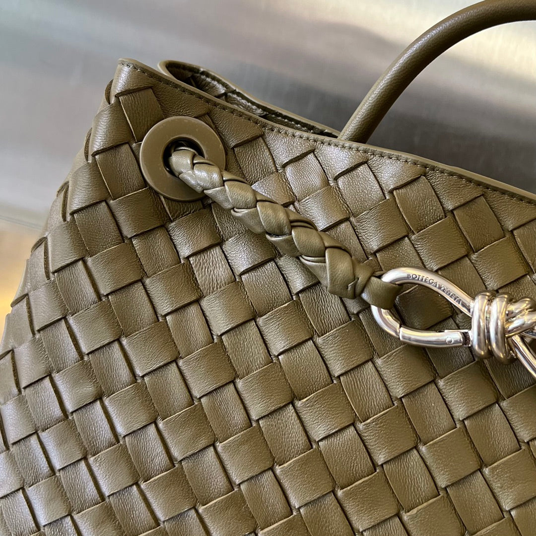 BOTTEGA VENETA MEDIUM ANDIAMO 32CM OLIVE LAMBSKIN