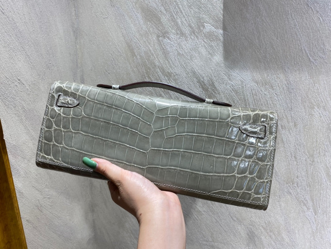 HERMES KELLY CUT 31 IN ASH GRAY SHINNY ALLIGATOR LEATHER WITH SILVER HARDWARE