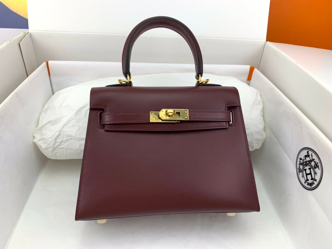 HERMES KELLY MINI 20 BAG IN WINE RED SMOOTH CALFSKIN WITH GOLD HARDWARE