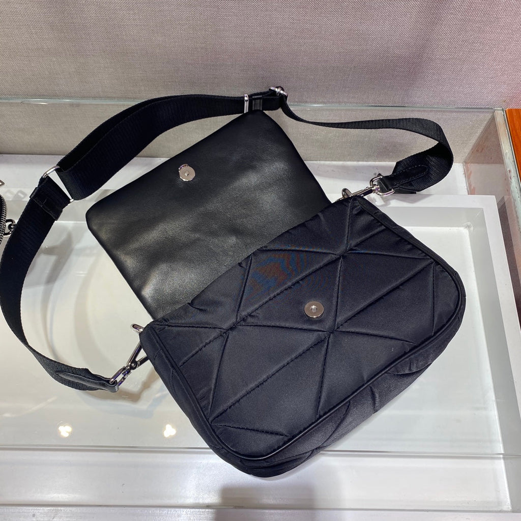 PRADA SMALL FLAP BAG 21 IN BLACK TRIANGULAR QUILTED PATTERN RE-NYLON