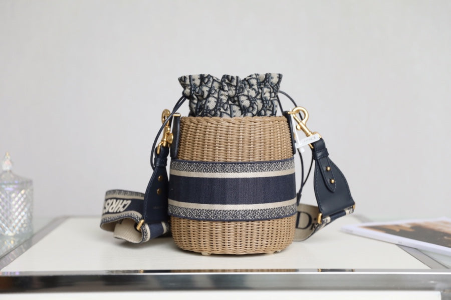 DIOR BUCKET BAG 19 IN BLACK OBLIQUE JACQUARD AND BEIGE WICKER