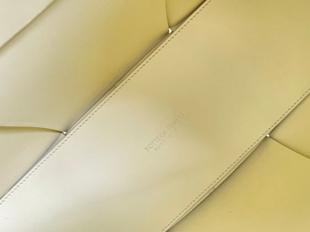 BOTTEGA VENETA ARCO TOTE 36 IN PALE YELLOW CALFSKIN