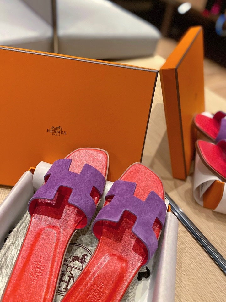 HERMES 0RAN SANDALS IN VIOLET PURPLE SUEDE AND CHERRY RED CALFSKIN
