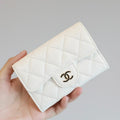 CHANEL FLAP CARD HOLDER 11.3 WHITE GRAINED CALFSKIN GOLD ICON