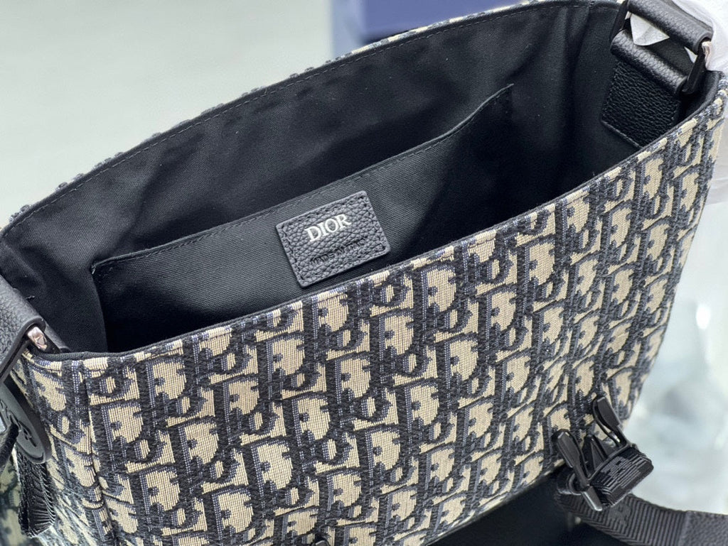 DIOR MEDIUM 31 BAG WITH STRAP IN BEIGE AND BLACK OBLIQUE JACQUARD AND CALFSKIN