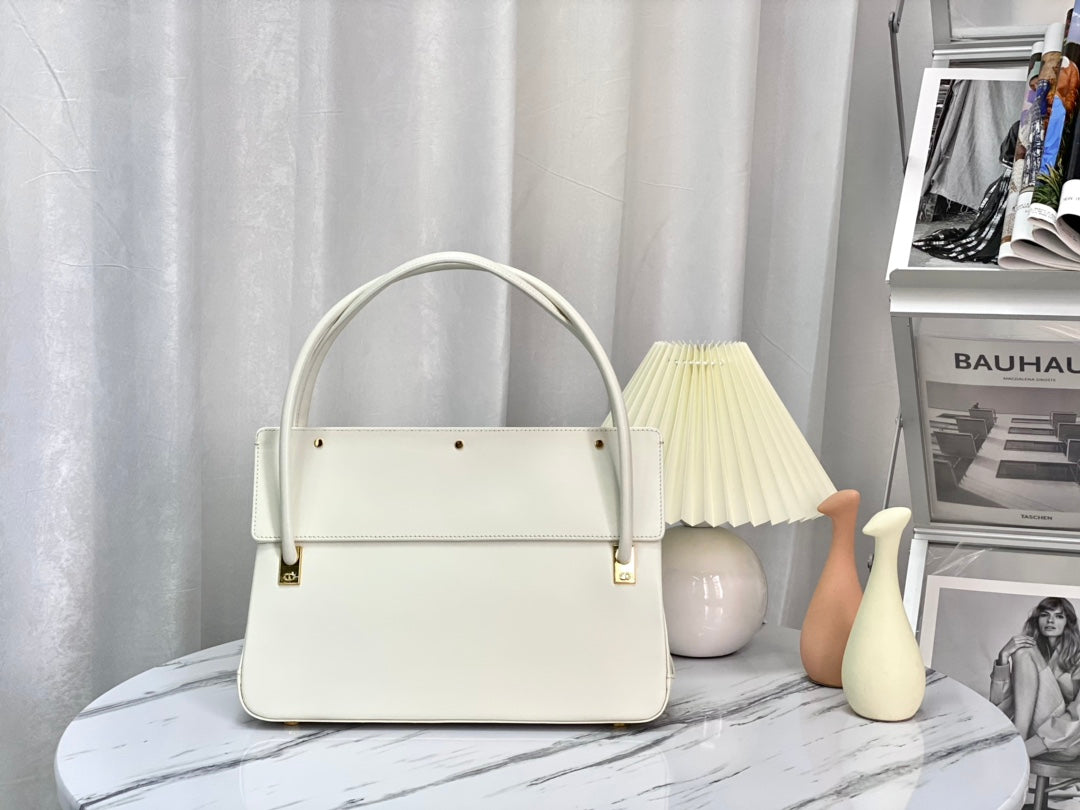 DIOR PARISIENNE 30 HANDBAG IN WHITE SMOOTH CALFSKIN
