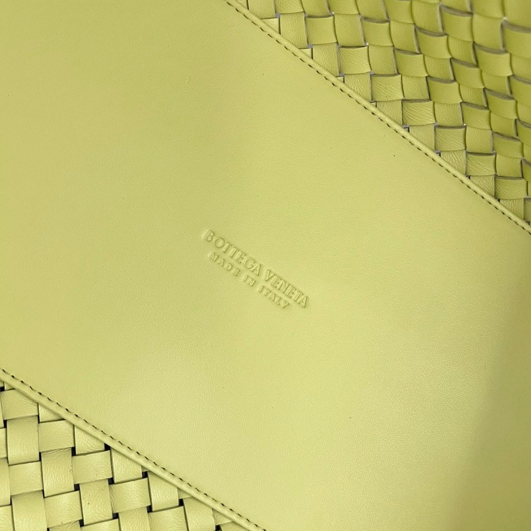 BOTTEGA VENETA LARGE CABAT 51 IN PASTEL YELLOW LAMBSKIN