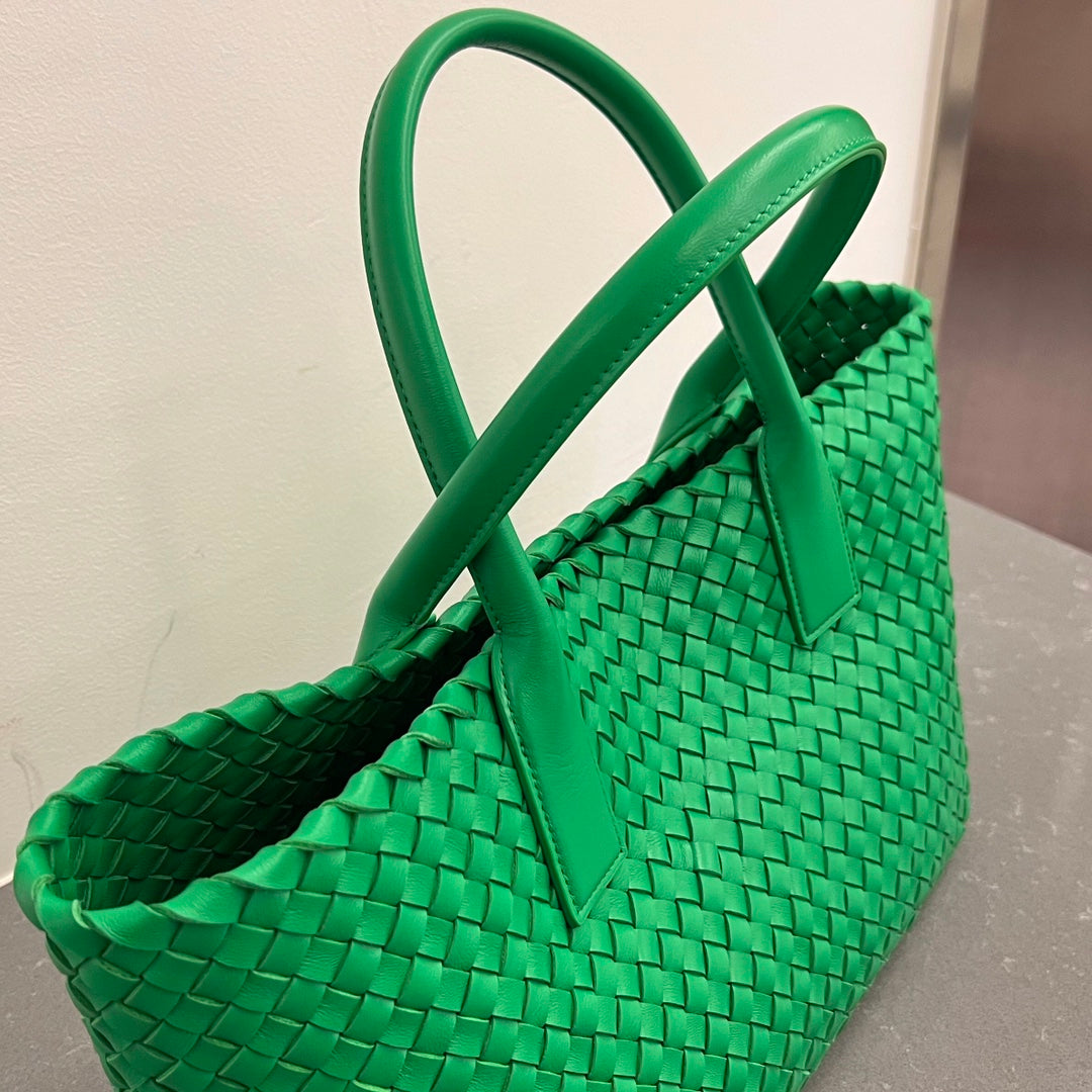 BOTTEGA VENETA SMALL CABAT 32 IN GREEN LAMBSKIN