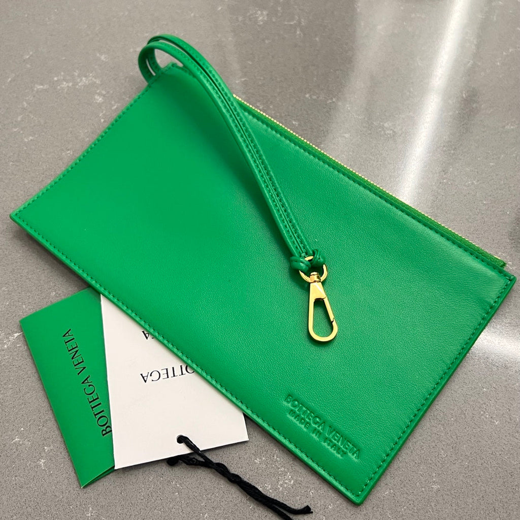 BOTTEGA VENETA SMALL CABAT 32 IN GREEN LAMBSKIN