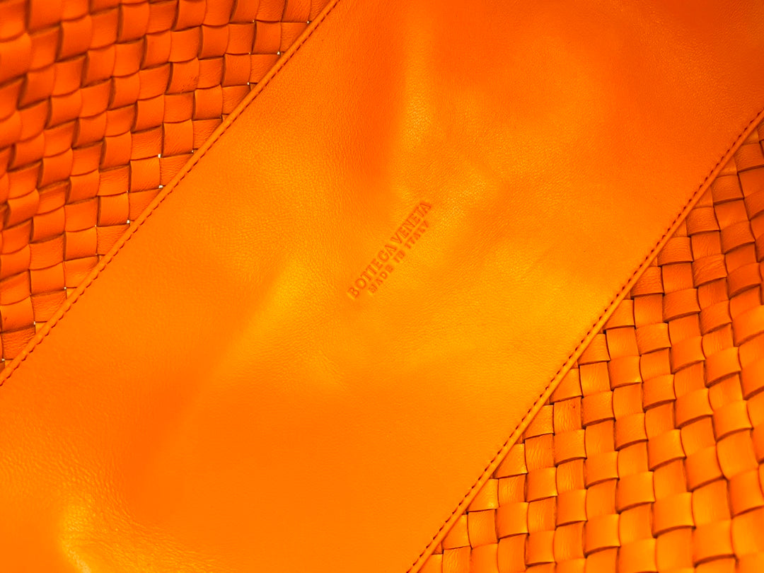 BOTTEGA VENETA SMALL CABAT 32 IN UT ORANGE LAMBSKIN
