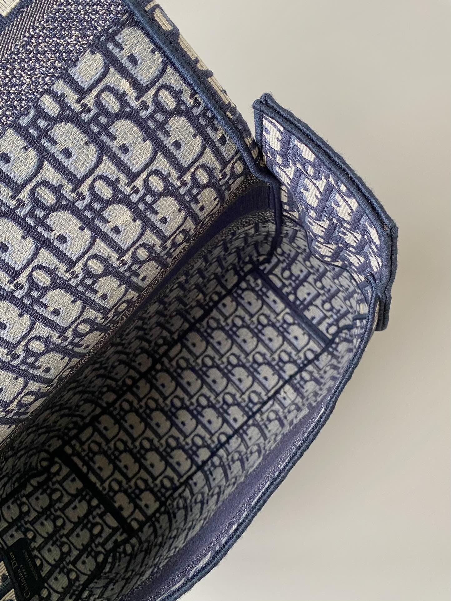DIOR MEDIUM CAMP BAG 28 OBLIQUE BLUE EMBROIDERY