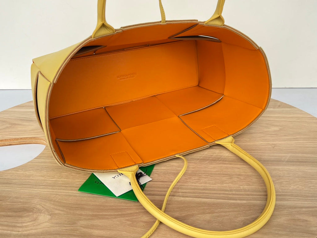 BOTTEGA VENETA ARCO TOTE 36 IN CHENIN YELLOW CALFSKIN
