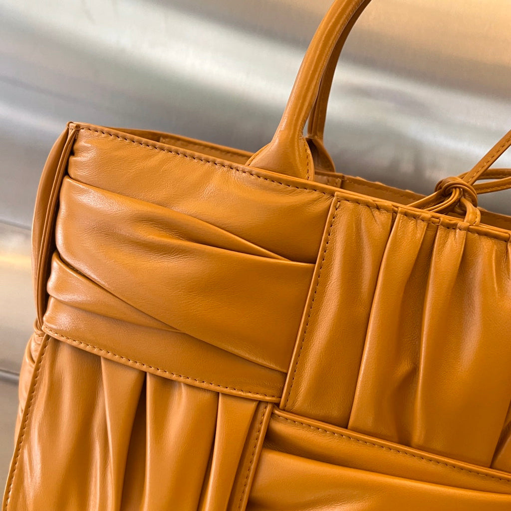 BOTTEGA VENETA SMALL ARCO TOTE 30 IN PIZAZZ ORANGE SOFT LAMBSKIN