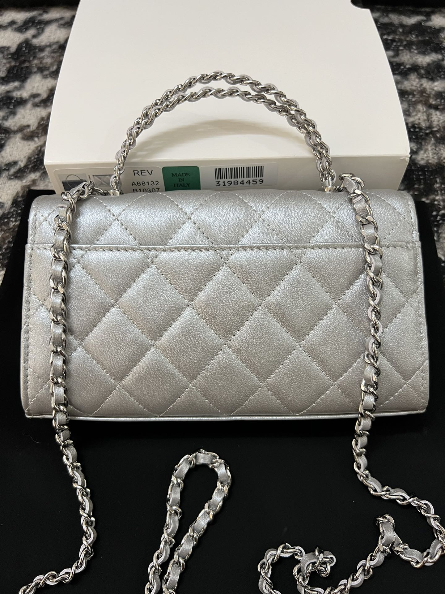 CHANEL KELLY 18 BAG IN SILVER CALFSKIN WITH STRAP