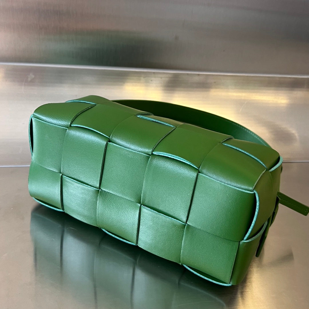 BOTTEGA VENETA BRICK CASSETTE 28 IN DARK GREEN CALFSKIN