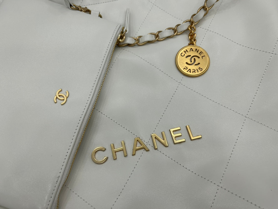 CHANEL LARGE 42 HANDBAG IN WHITE CALFSKIN GOLD HARDWARE
