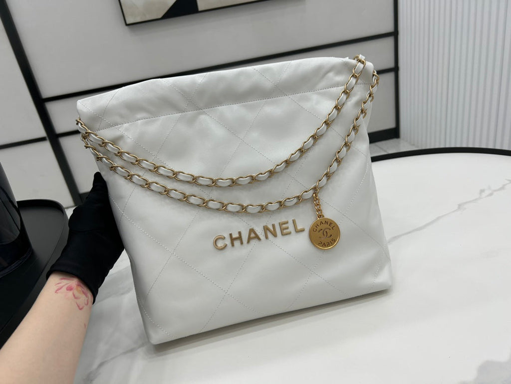 CHANEL MEDIUM 37 HANDBAG IN WHITE CALFSKIN GOLD HARDWARE