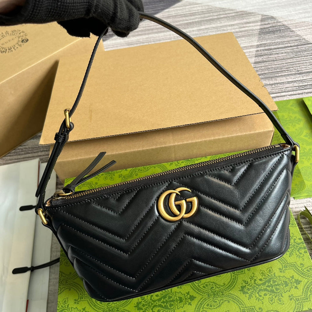 GUCCI MARMONT SMALL 23 HANDBAG IN BLACK CALFSKIN WITH GOLDEN LOGO