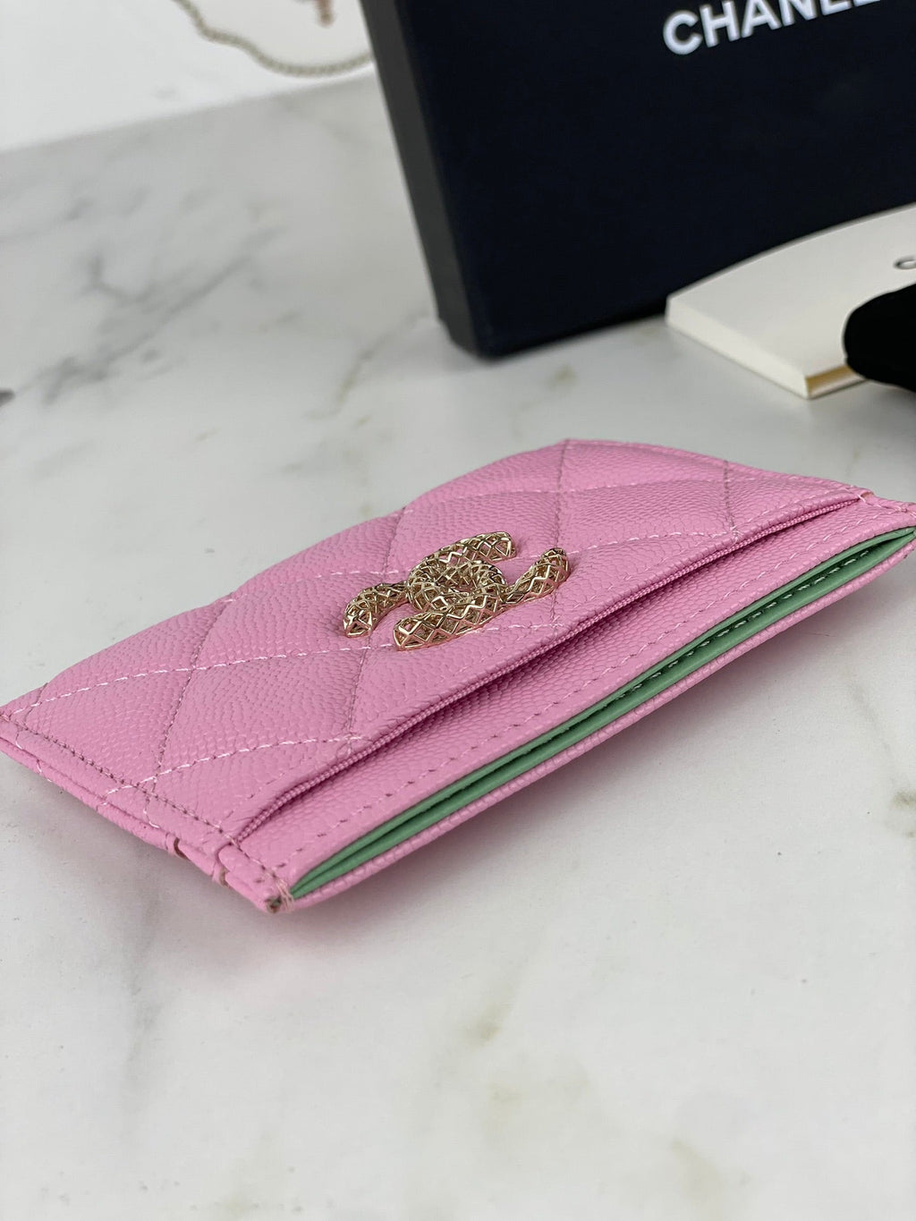 CHANEL CARD HOLDER 19.5 PINK GRAINED CALFSKIN GOLD ICON