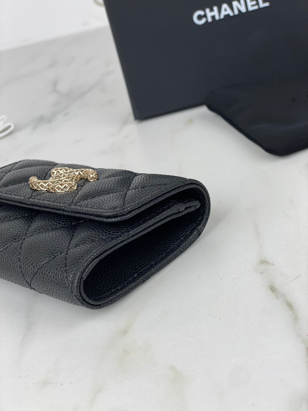 CHANEL FLAP CARD HOLDER 11 BLACK GRAINED CALFSKIN GOLD ICON