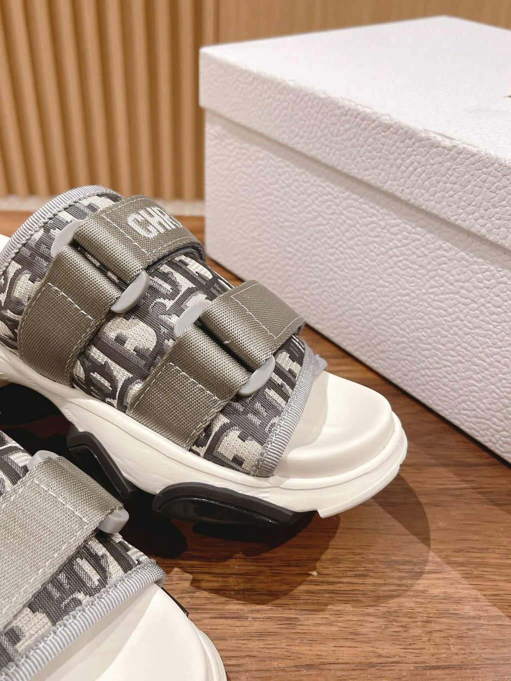 DIOR PLATFORM SLIDES 25S 30 MM IN WHITE MIX GREY FABRIC AND CALFSKIN