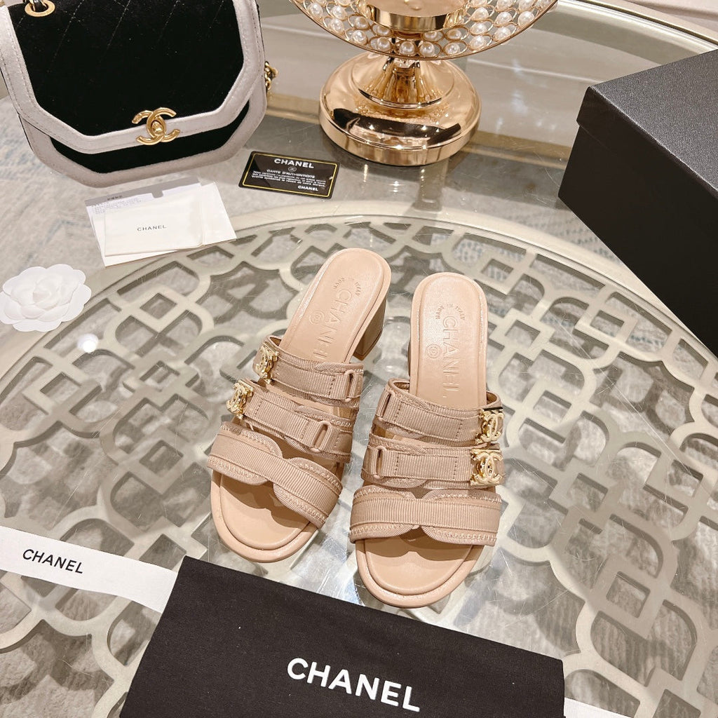 CHANEL Double C  Xiaoxiang Chain Fabric Head Chunky High Heel Cream Lambskin