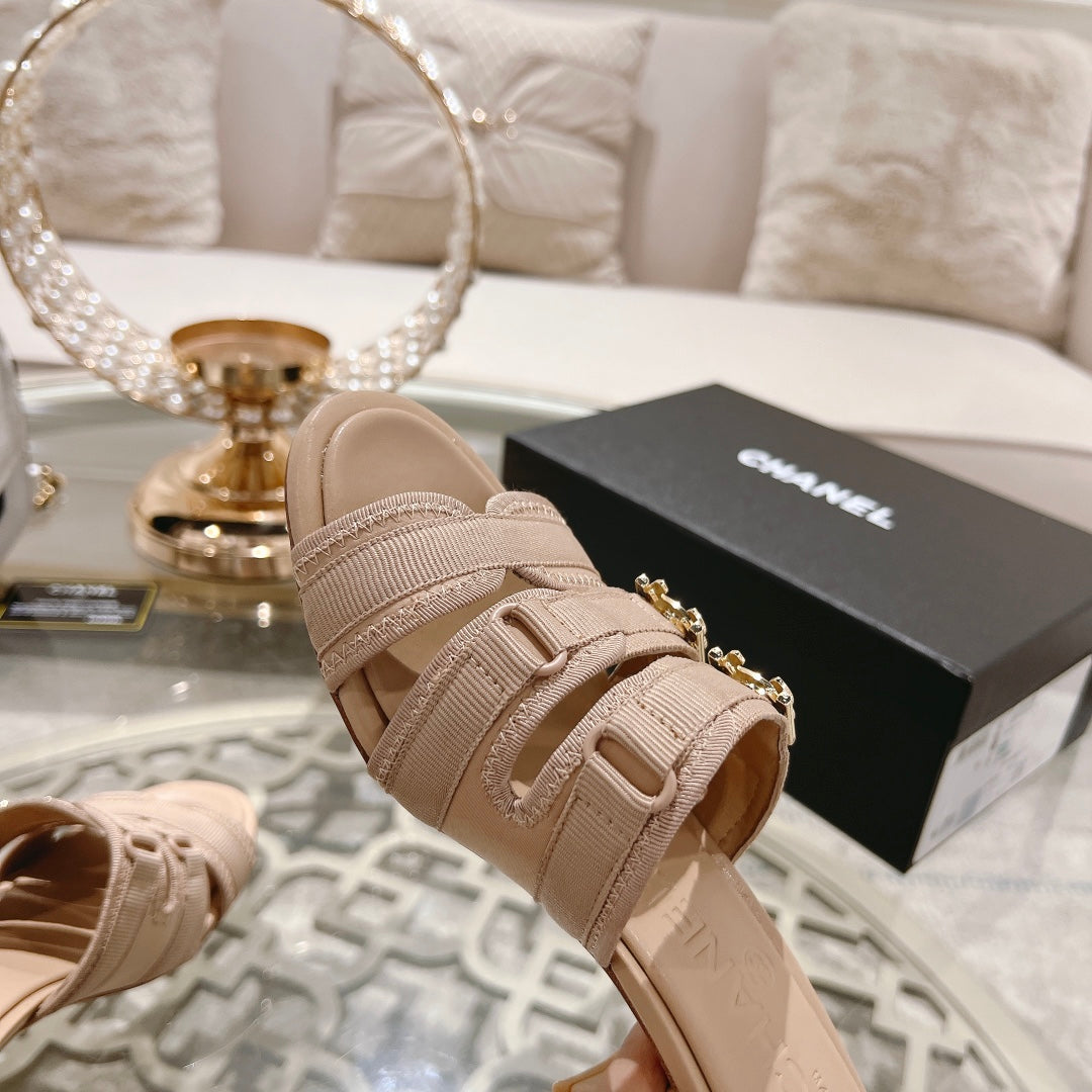 CHANEL Double C  Xiaoxiang Chain Fabric Head Chunky High Heel Cream Lambskin