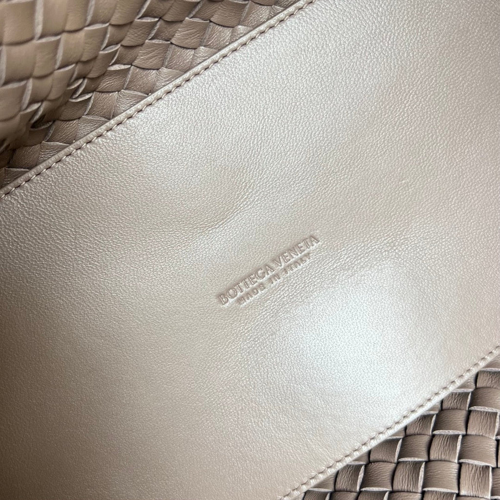 BOTTEGA VENETA SMALL CABAT 32 IN SADDLE BROWN LAMBSKIN