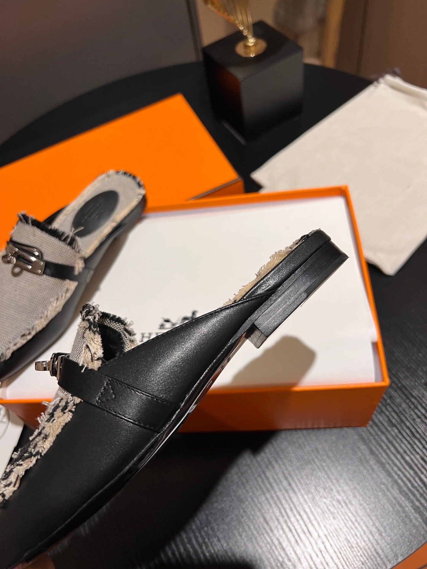 HERMES 0z Mule Noir/Prunoir
