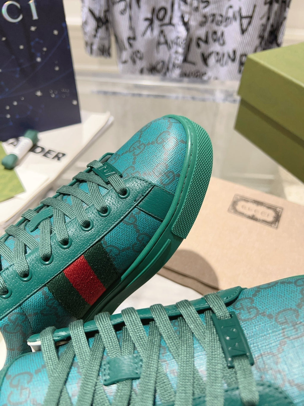 GUCCI ACE  SUPREME TRAINER OCEAN CALFSKIN