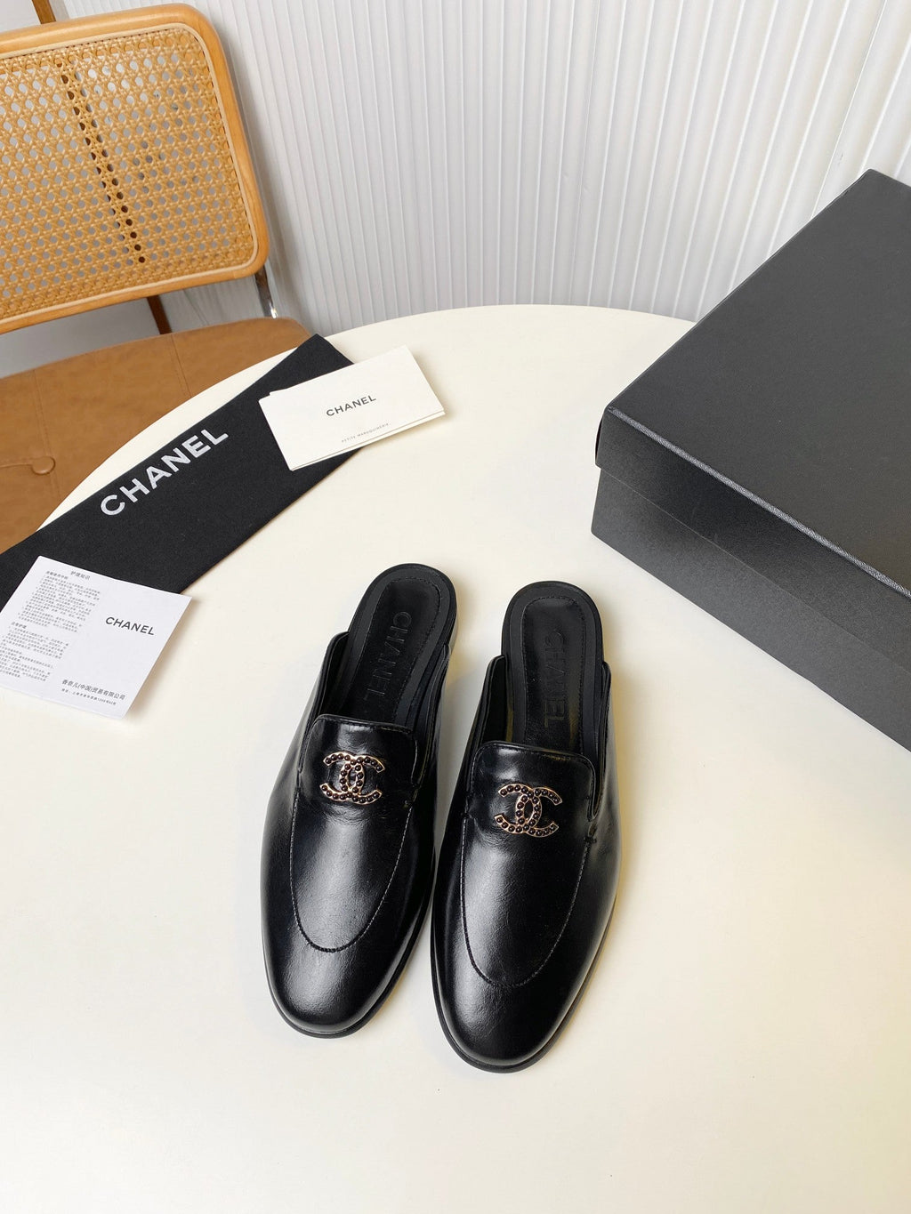 CHANEL FLAT MULE IN BLACK LAMBSKIN 983818