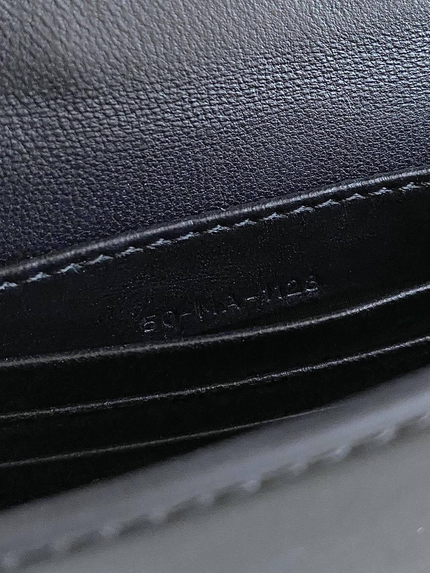DIOR SIGNATURE CHAIN BAG 21 IN BLACK CALFSKIN