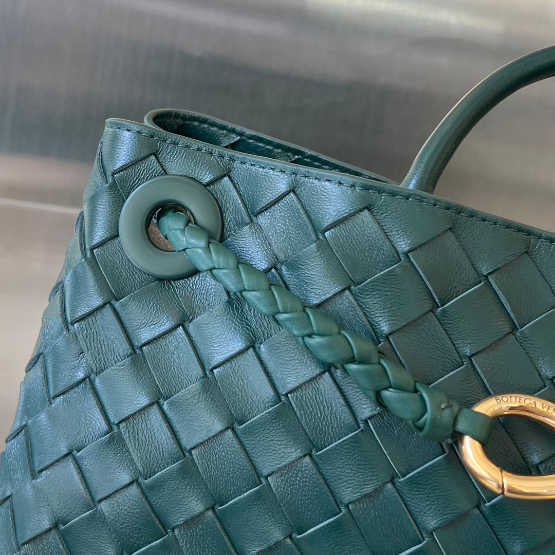BOTTEGA VENETA SMALL ANDIAMO 29 IN EMERALD GREEN LAMBSKIN
