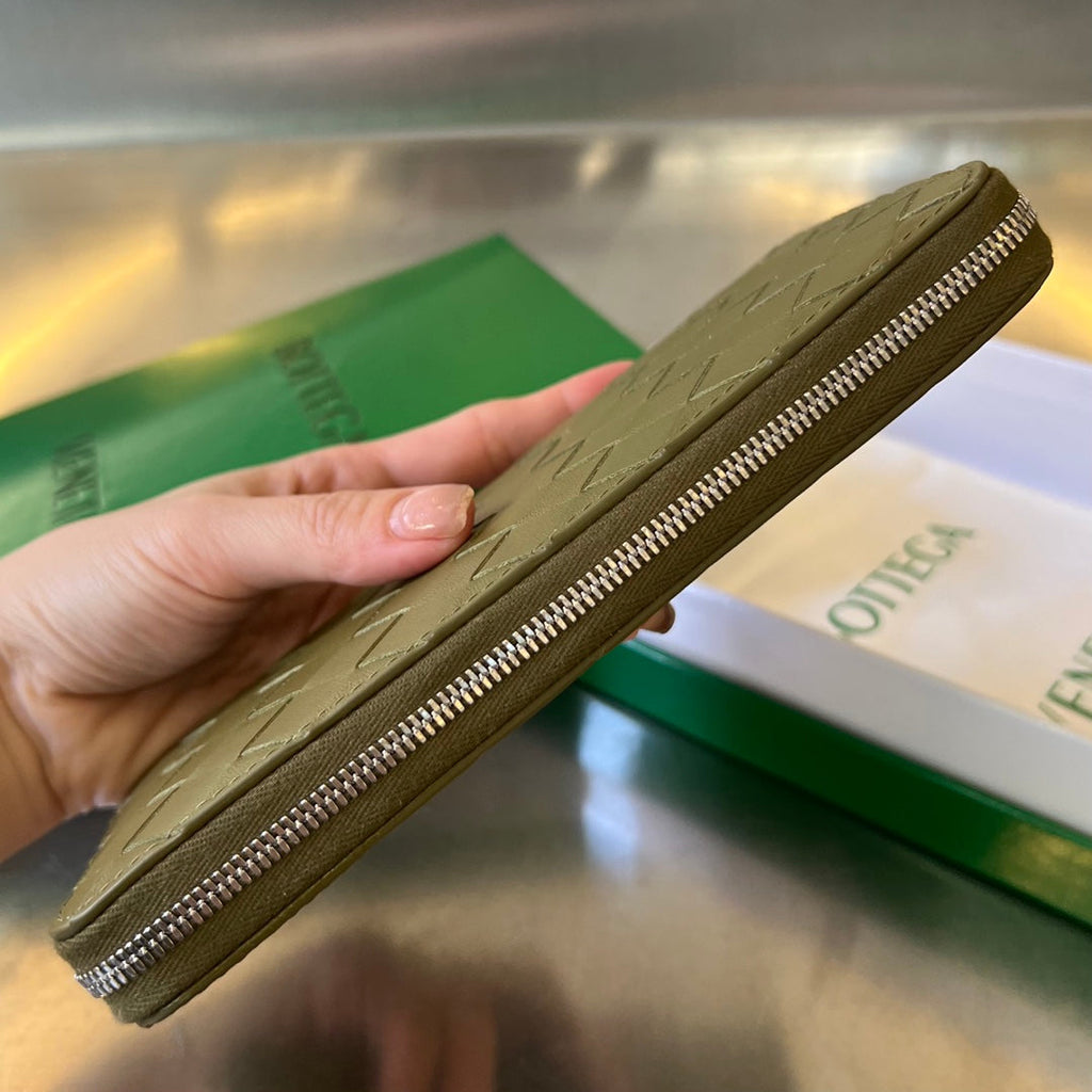 BOTTEGA VENETA INTRECCIATO 19 WALLET IN OLIVE GREEN CALFSKIN