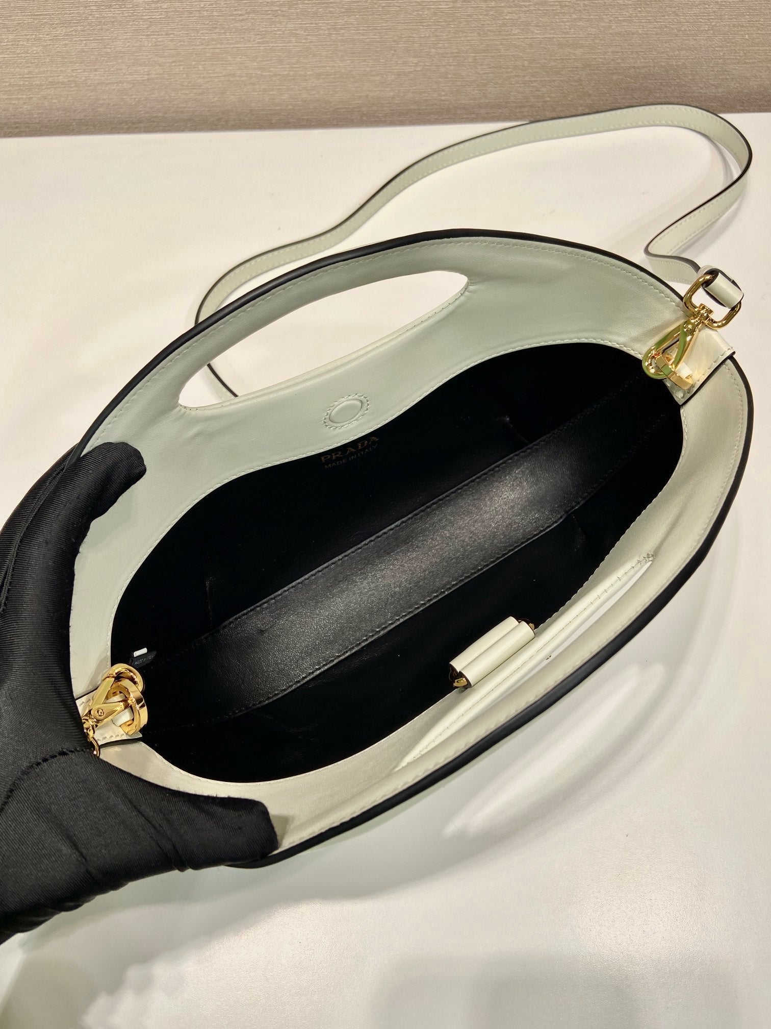 PRADA DUMPLING BAG 30 IN WHTE CALFSKIN