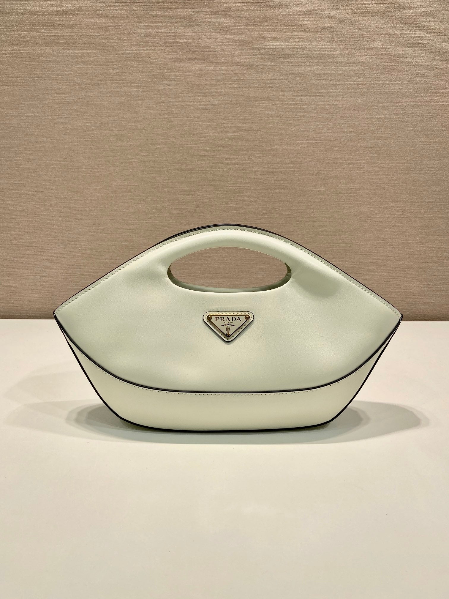PRADA DUMPLING BAG 30 IN WHTE CALFSKIN