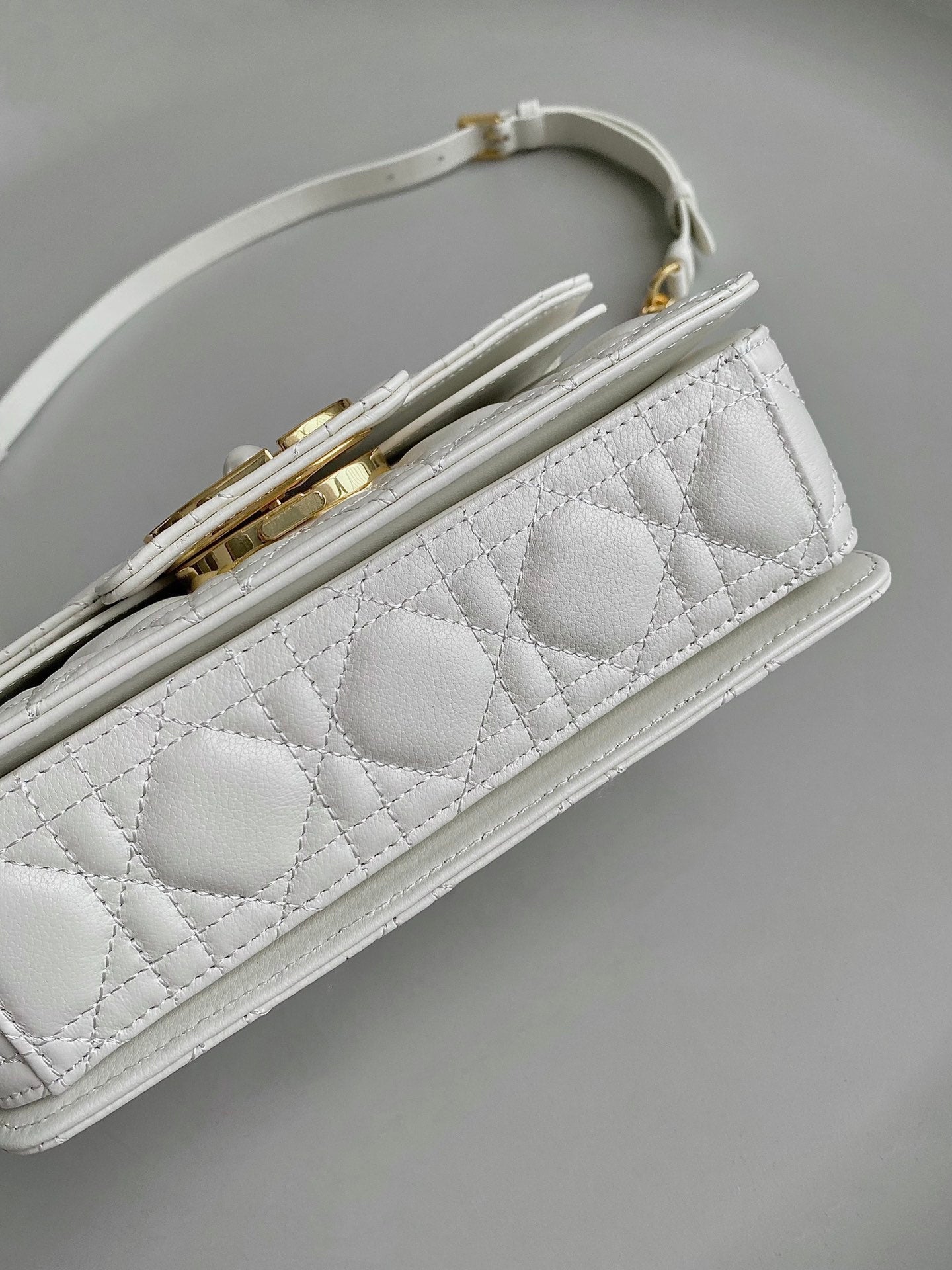 DIOR MINI JOLIE 22 BAG WHITE CALFSKIN