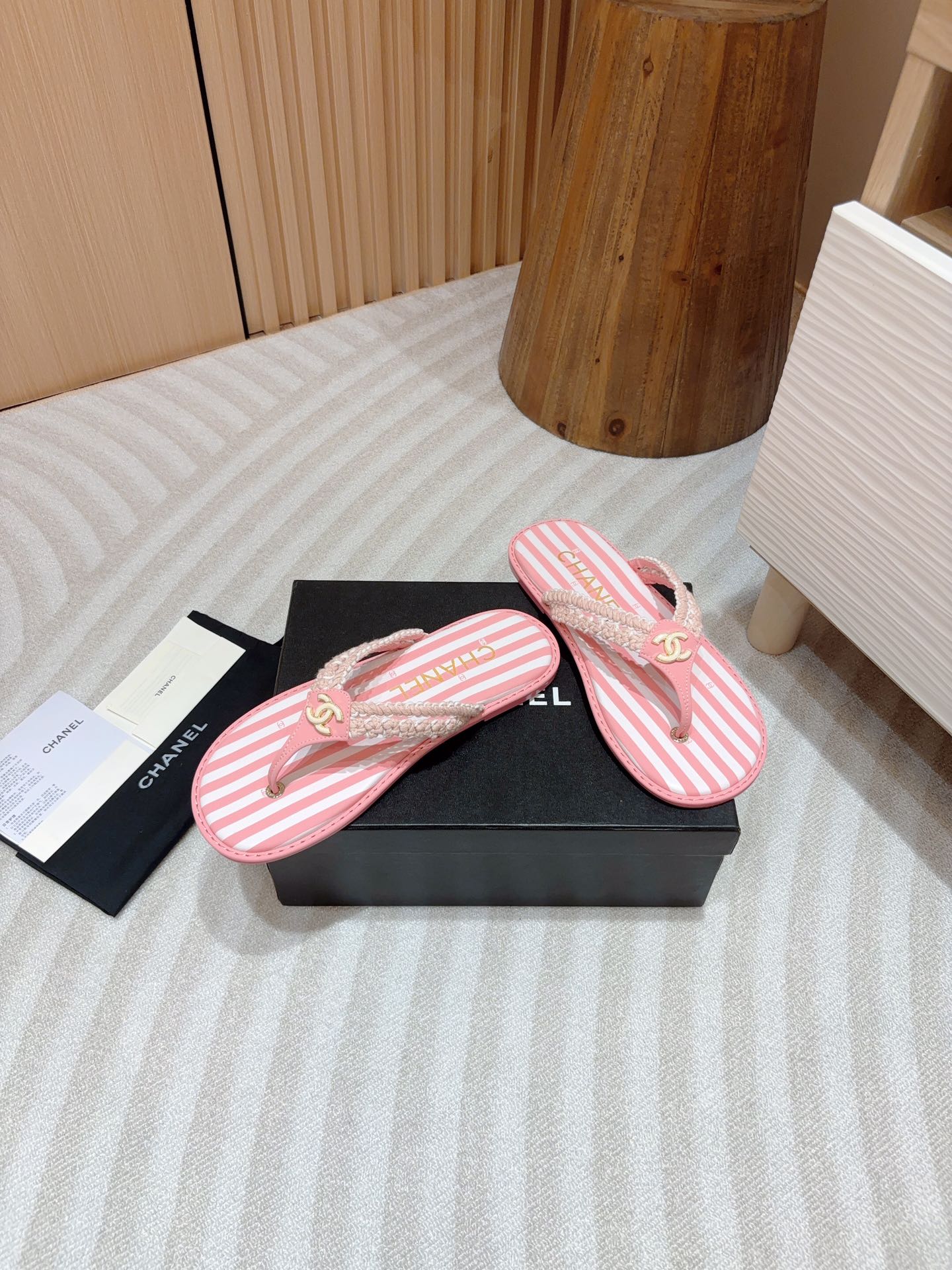 CHANEL WOVEN FLIP FLOP WHITE MIX PINK SHEEPSKIN