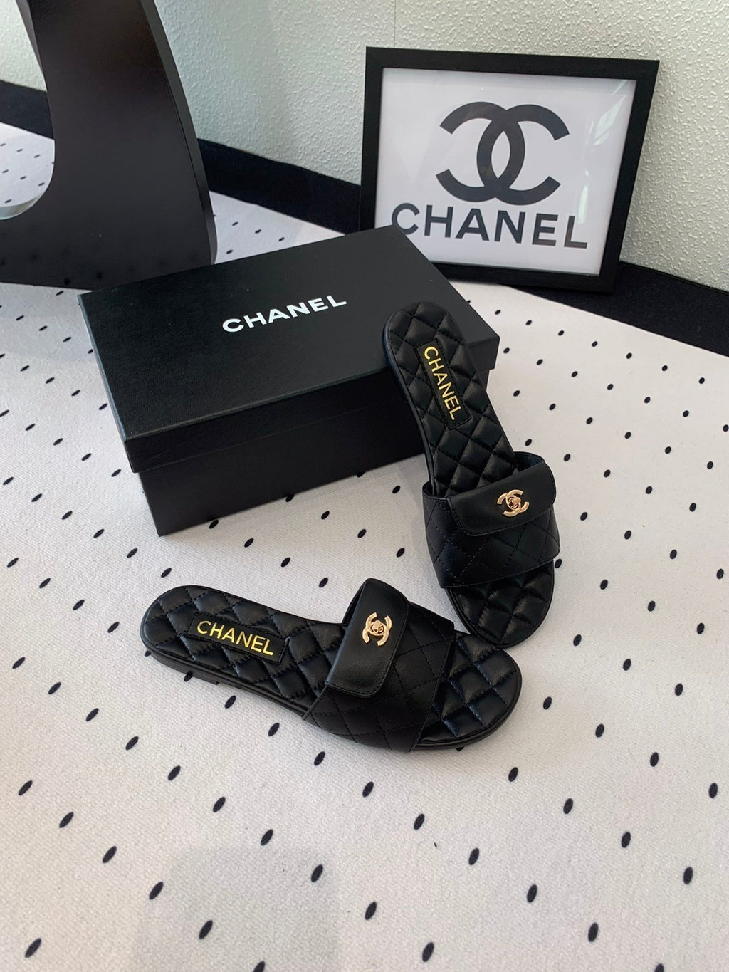 CHANEL SLIPPERS IN BLACK CALFSKIN
