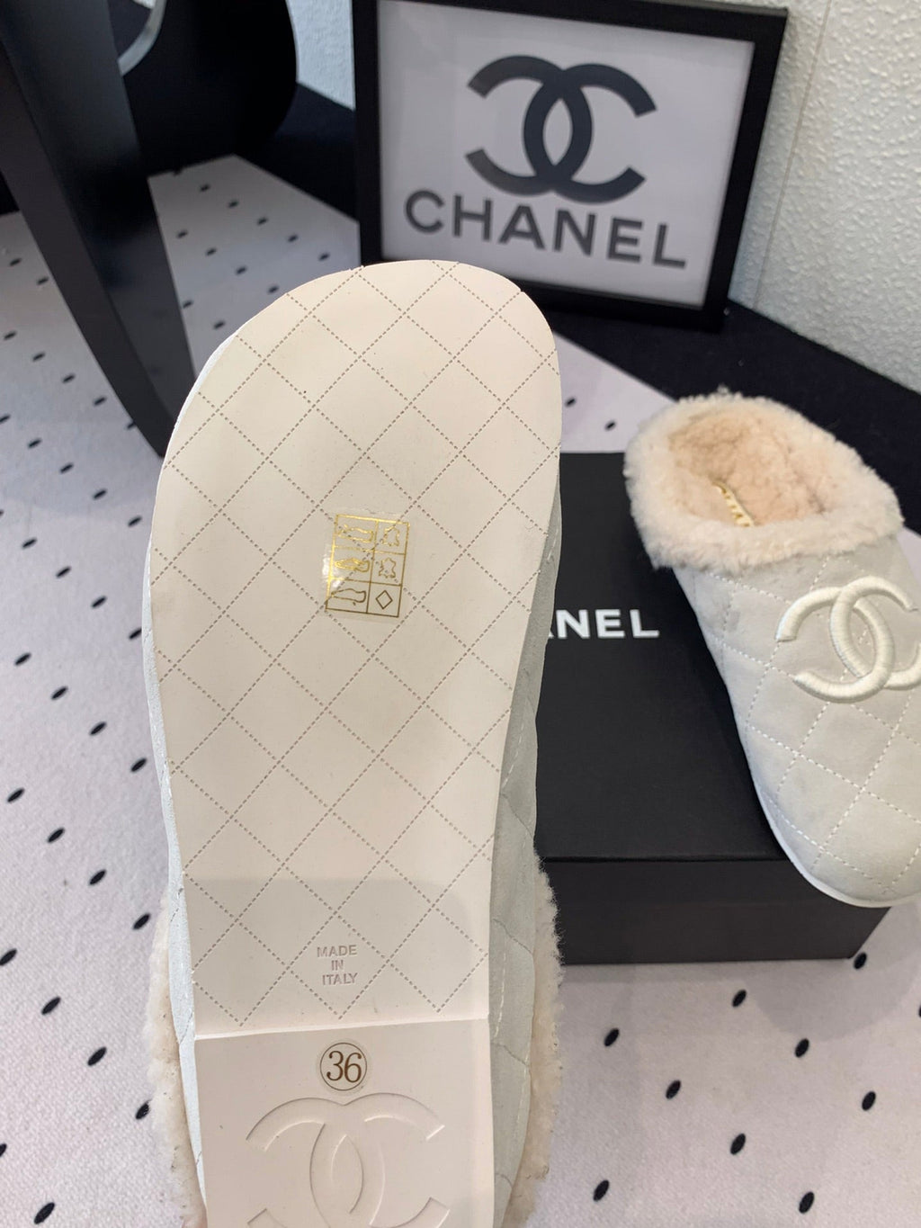 CHANEL FLAT MULE IN BEIGE SUEDE AND LAMB FUR LINING