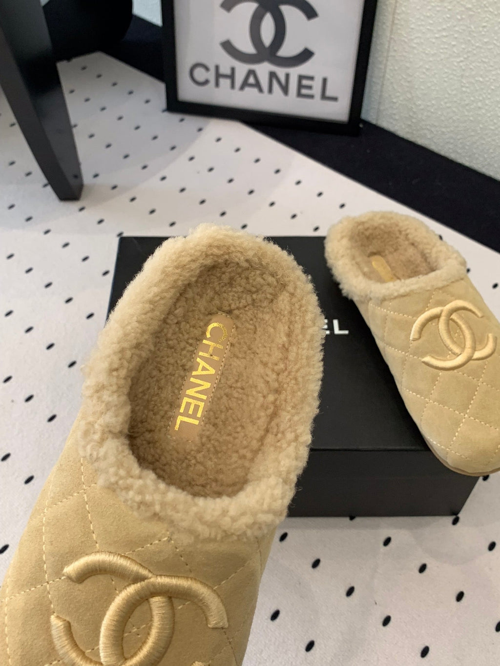 CHANEL FLAT MULE IN TORTILLA BROWN SUEDE AND LAMB FUR LINING