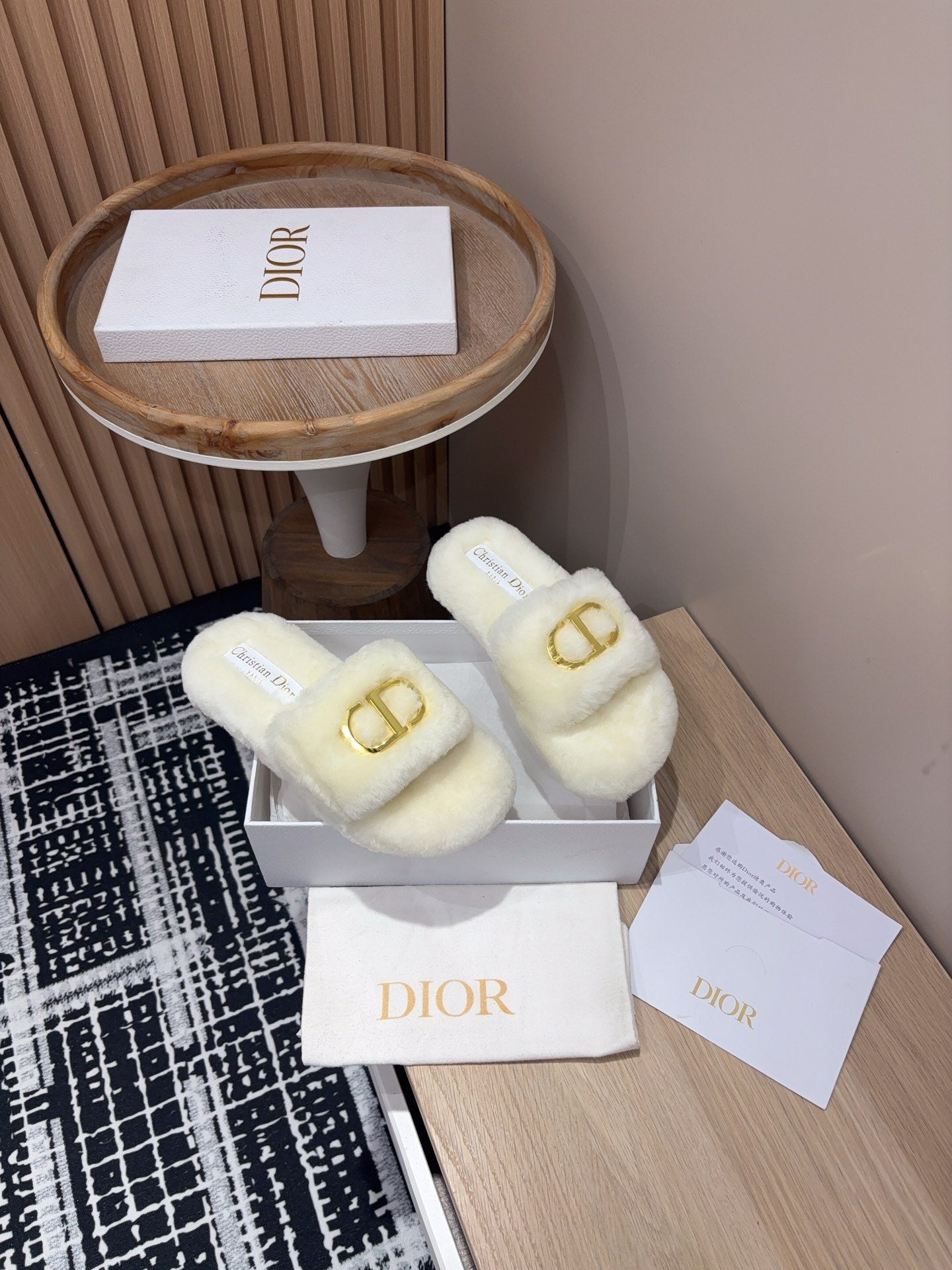 DIOR THICK-SOLE SLIPPER IN WHITE CREAM FLEECE WITH GOLD LOGO