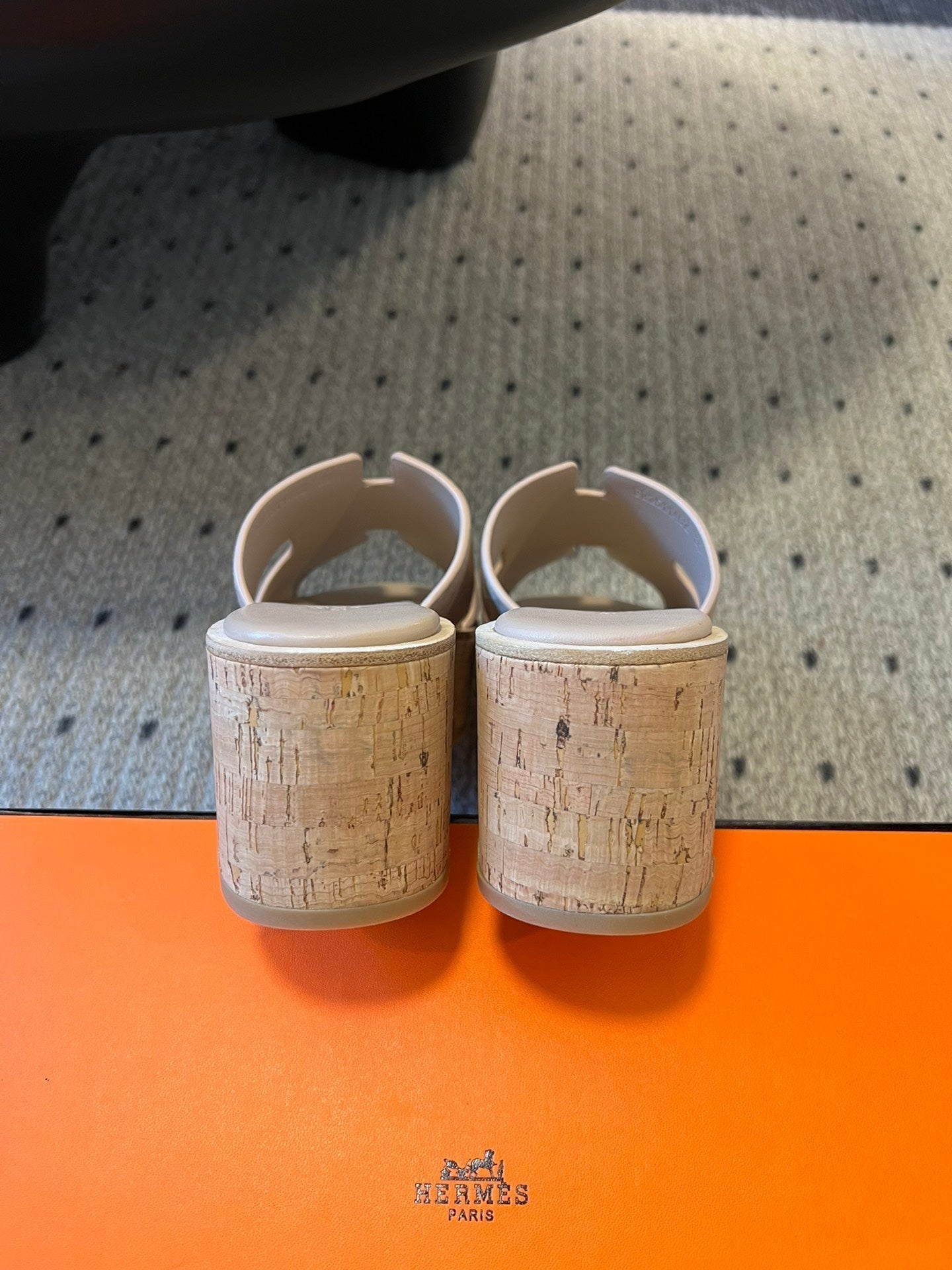 HERMES EZE SANDAL PLATFORM 85 MM IN PALE GRAY SUEDE