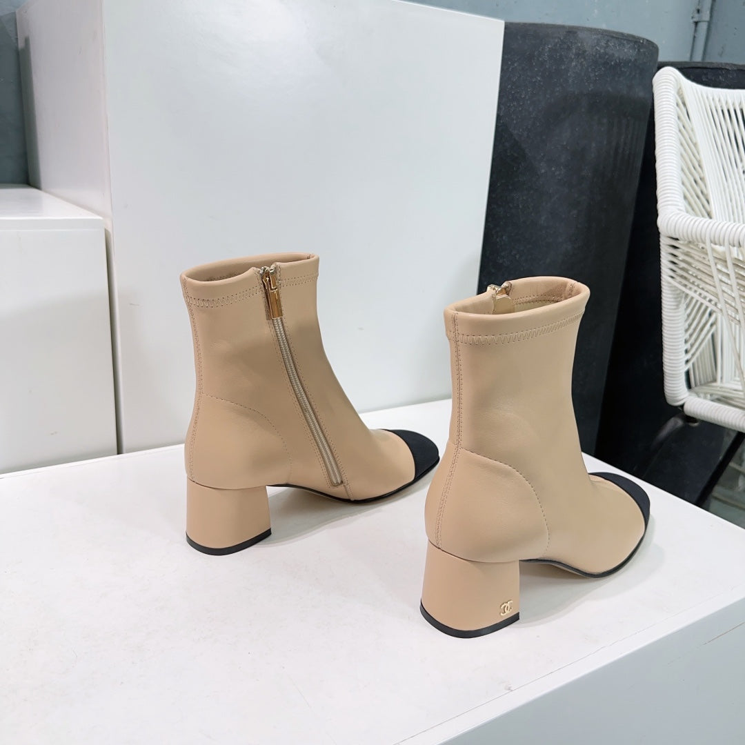 CHANEL ANKLE BOOTS 25S 45 MM IN BEIGE AND BLACK LAMBSKIN WITH ZIPPER