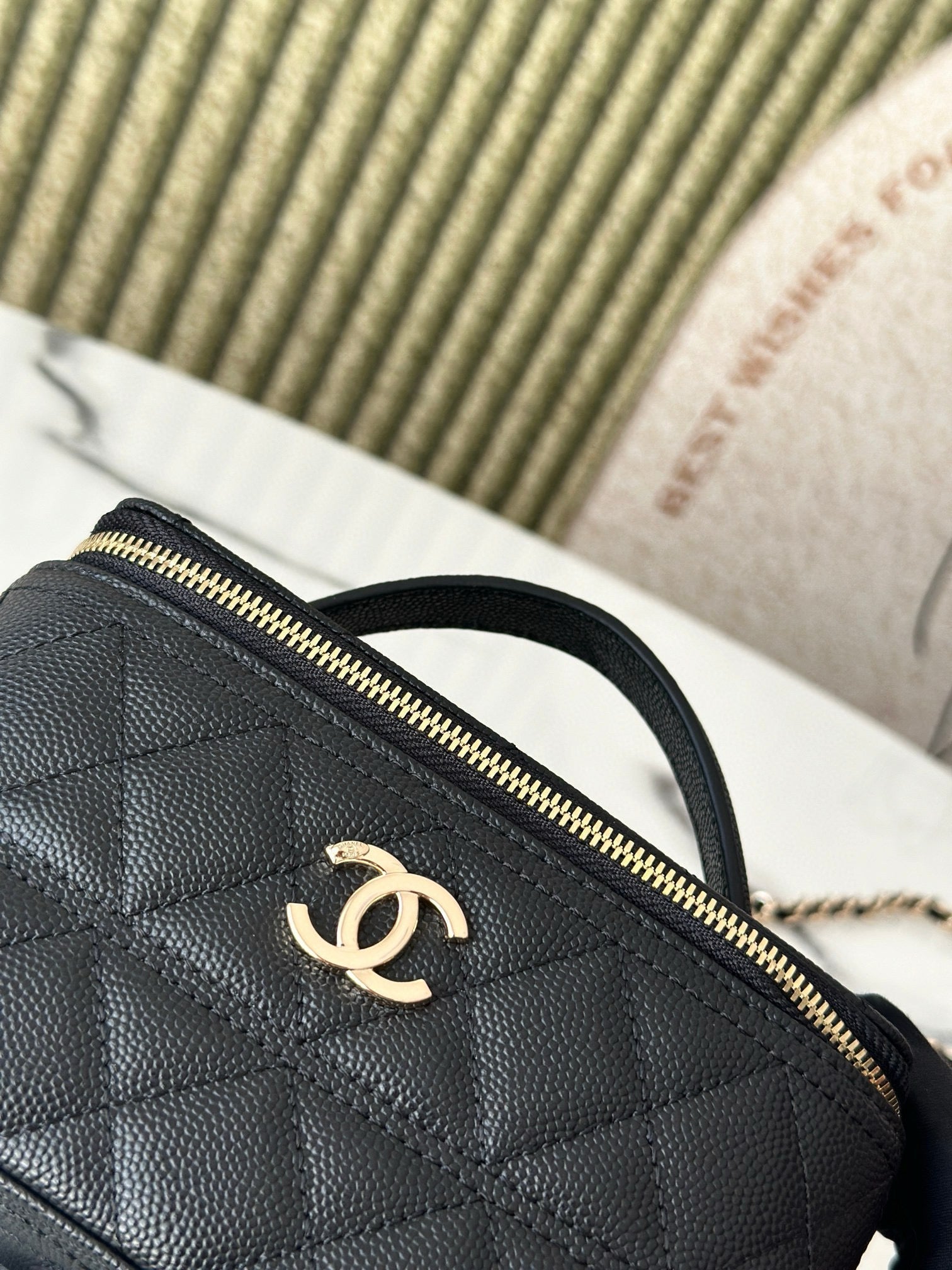 CHANEL VANITY 17 CAVIAR WITH HANDLE IN BLACK CALFSKIN GOLD HARDWARE