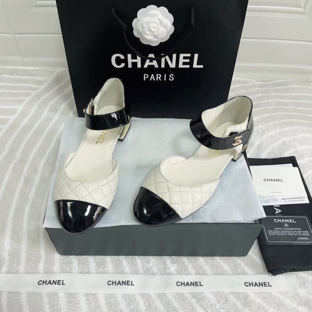 CHANEL CLASSIC MARY JANE FLATS IN WHITE AND BLACK QUILTED CALFSKIN